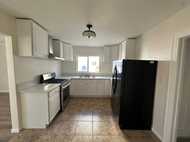 Building Photo - 624 W 49th St