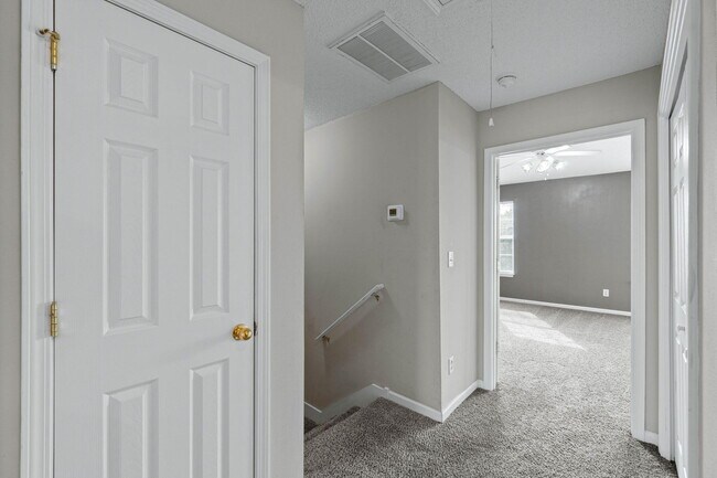 Building Photo - 266 Swaying Pine Ct