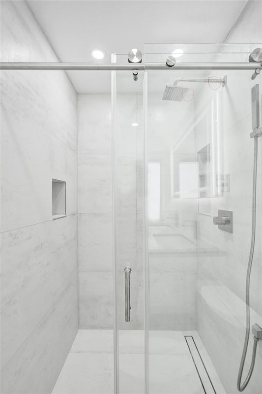 Building Photo - 1960 SE 5th Ct