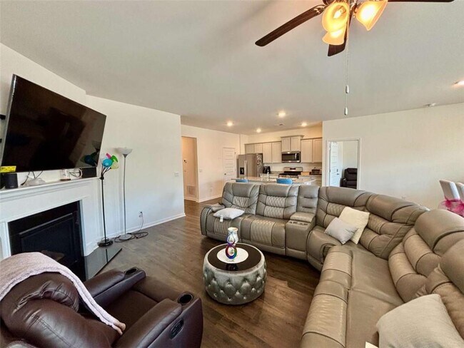 Building Photo - 95 Condor Ct