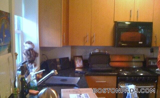 Building Photo - 461 Park Dr