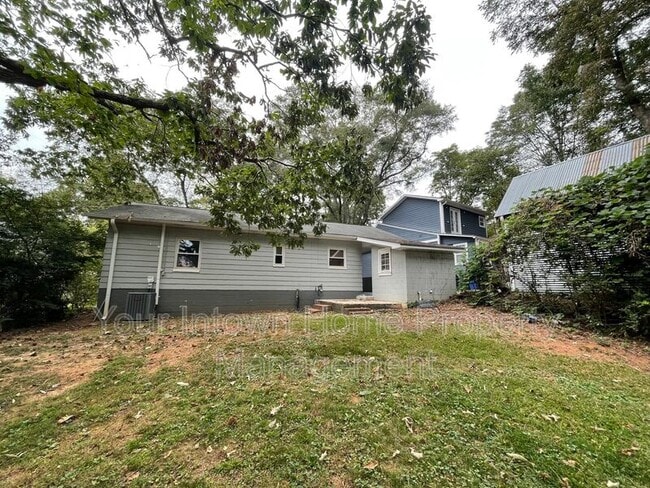 Building Photo - 2110 Cavanaugh Ave SE