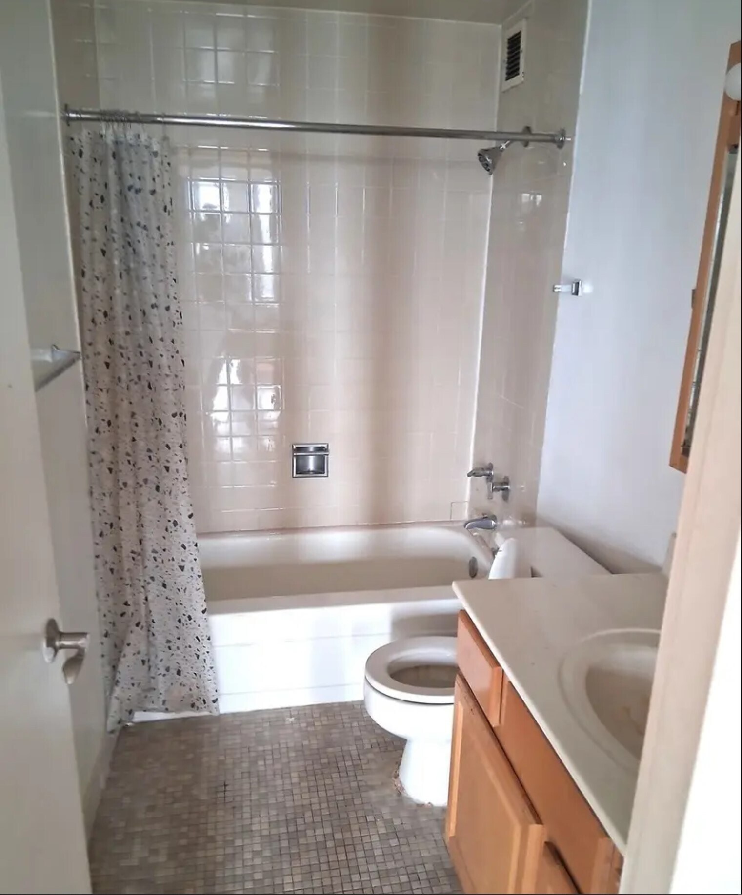 Building Photo - 6700 S South Shore Dr