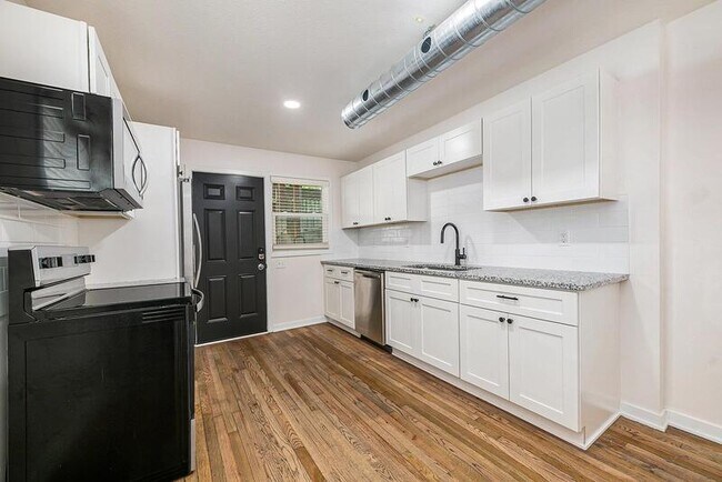 Building Photo - 116 N 32nd Ave