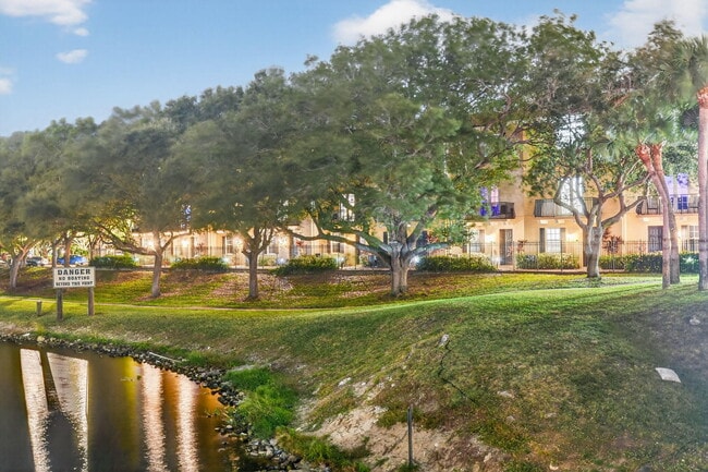 Building Photo - 2502 N Dixie Hwy