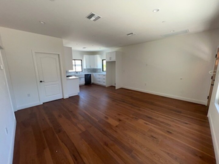 Building Photo - 7507 Hesperia Ave