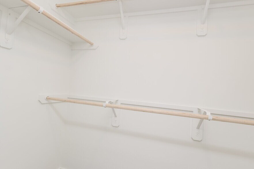 Building Photo - 15286 Abella Dr