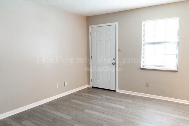 Building Photo - 129 Hillcrest Dr