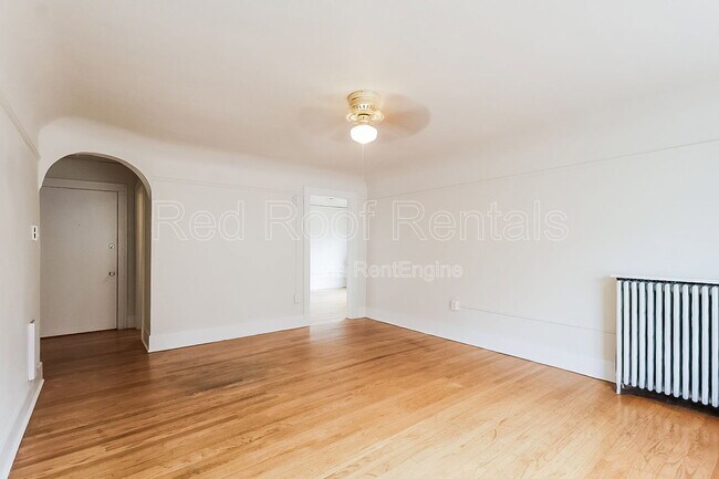 Building Photo - 1319 S 6th Ave