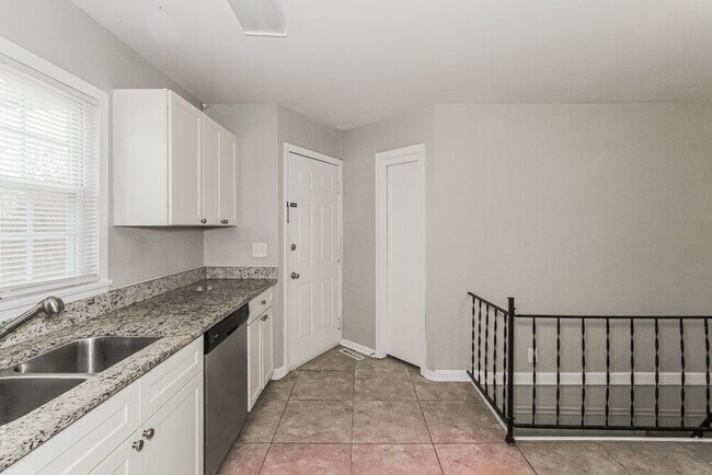 Building Photo - 960 7th Pl