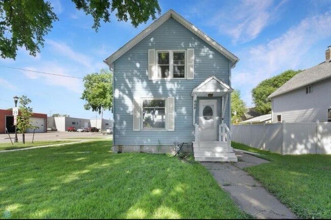Building Photo - 3 Bed House, North Fargo, Near NDSU & Downtown
