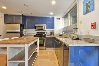 Building Photo - 557 2nd St