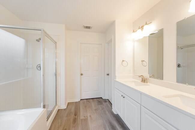 Building Photo - 14811 Forest Enclave Ln