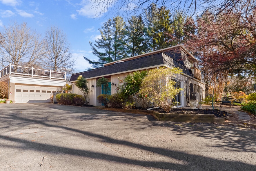 Primary Photo - 2103 Laurel Brook Rd