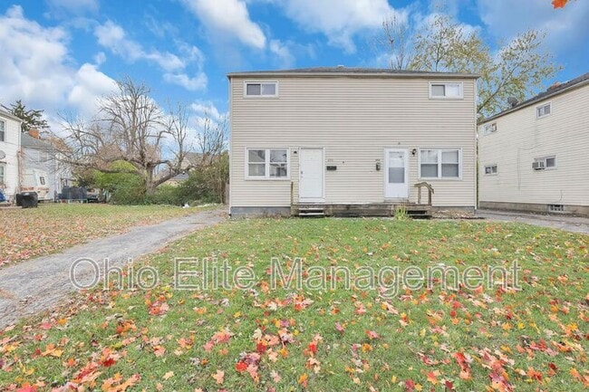 Building Photo - 898 Racine Ave