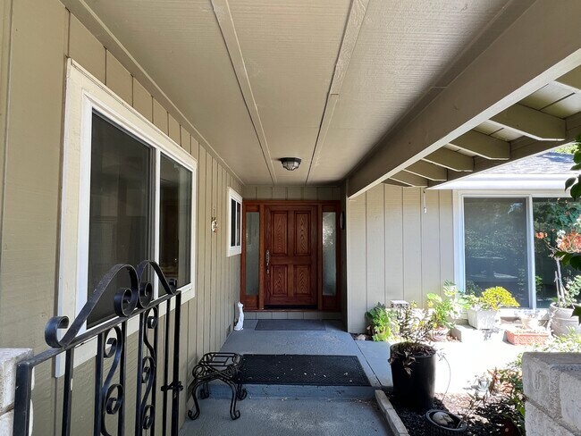 Building Photo - 4425 Las Encinitas Dr