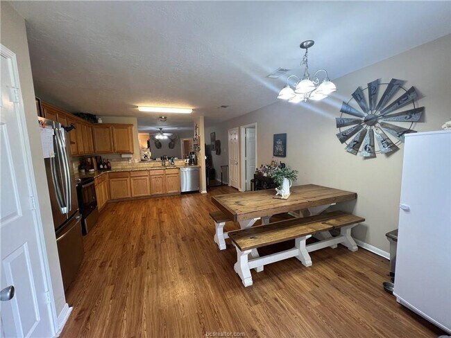 Building Photo - 11349 N Dowling Rd