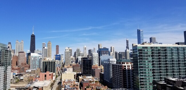 Building Photo - 720 N Larrabee St