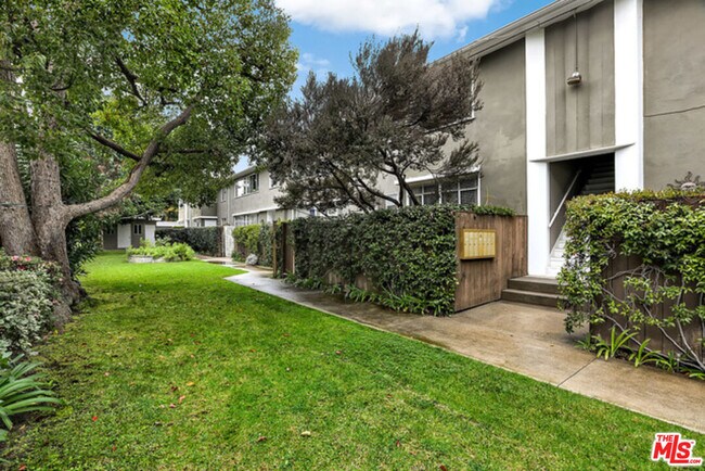 Building Photo - 2427 S Centinela Ave