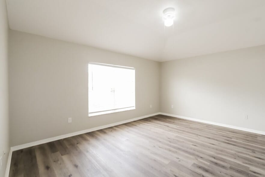 Building Photo - 31248 Shaker Cir