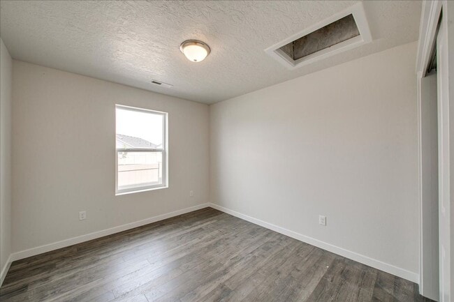 Building Photo - Beautiful 5 Bedroom Home in Nampa, Great L...