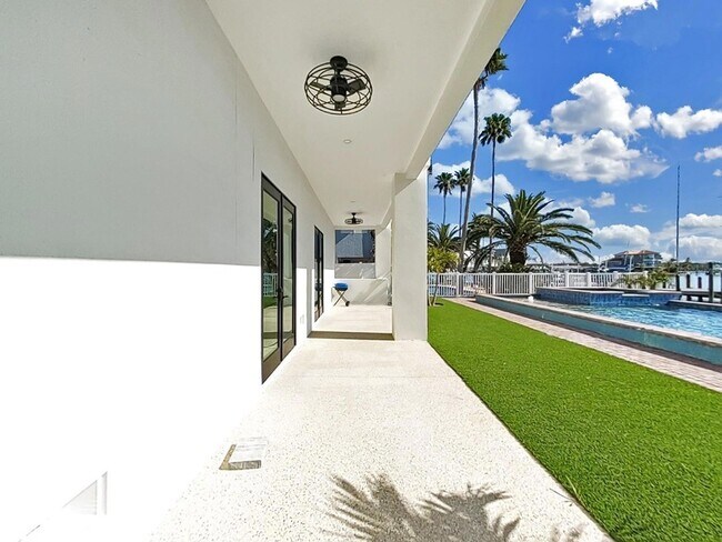 Building Photo - 882 Bay Point Dr