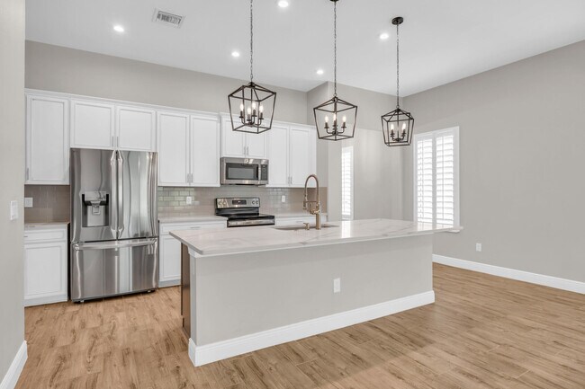 Building Photo - 4720 SW Ardsley Dr