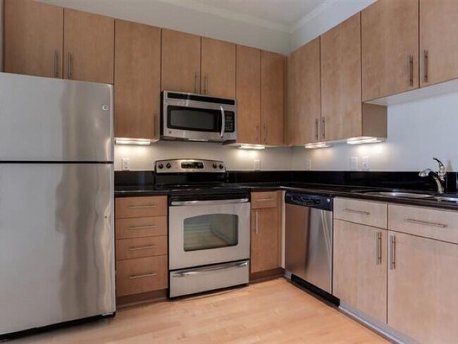 Building Photo - 7707 Bluebonnet Blvd