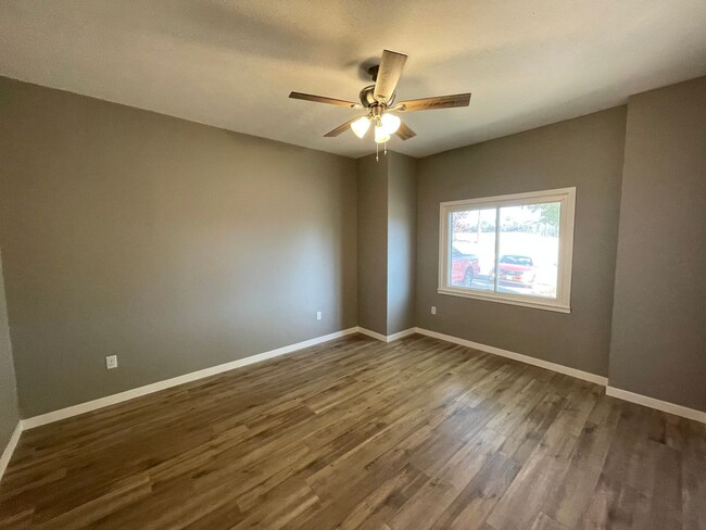 Building Photo - Just Renovated 4 Bedroom, 2 Bathroom Corne...