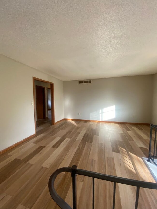 Building Photo - Duplex with Three Large Bedrooms and Two F...