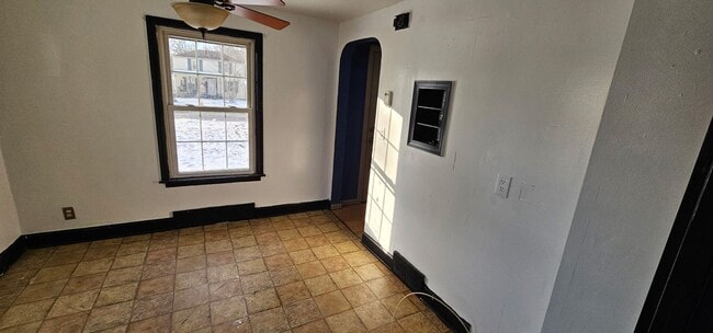 Building Photo - Cozy 3-Bedroom Home with Full Basement & Classic Charm