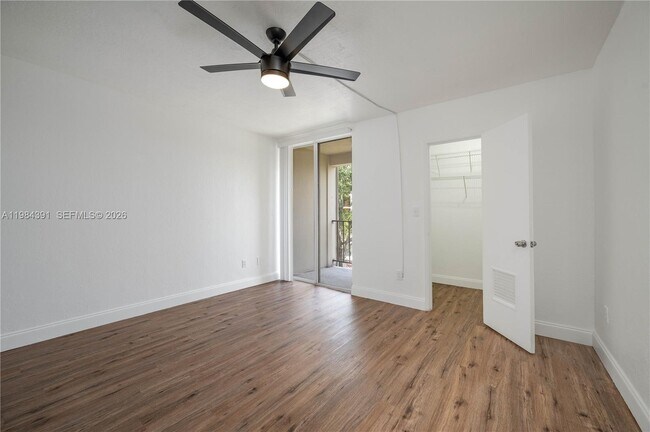Building Photo - 9220 Fontainebleau Blvd