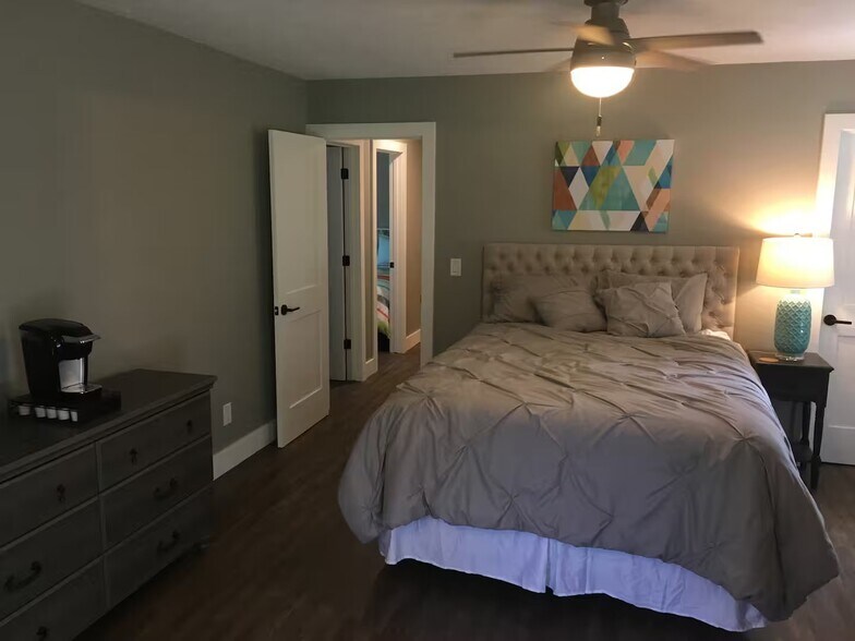 Building Photo - 808 Livingston St