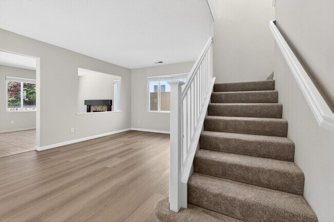Building Photo - Renovated Court Location Beauty – Spacious 4BD Home Near Pleasant Hill!