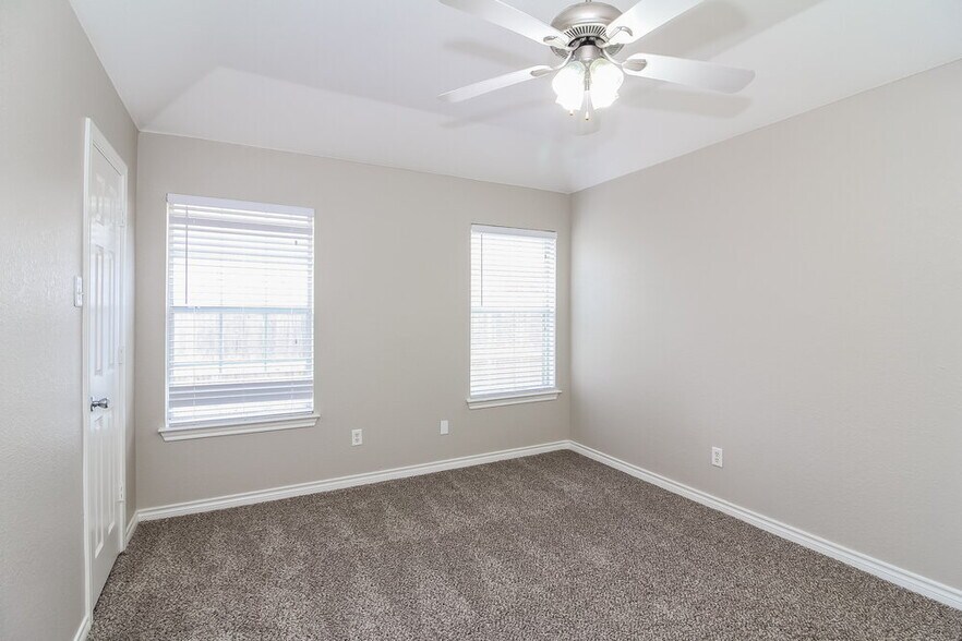 Building Photo - 1232 Clay Ln