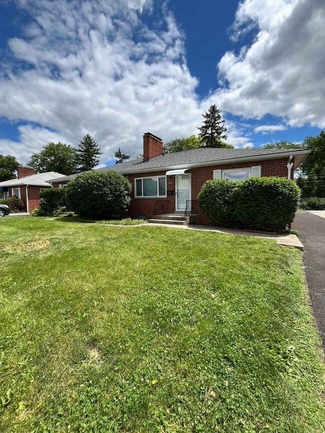 Building Photo - 2924-2926 Mt Holyoke Road