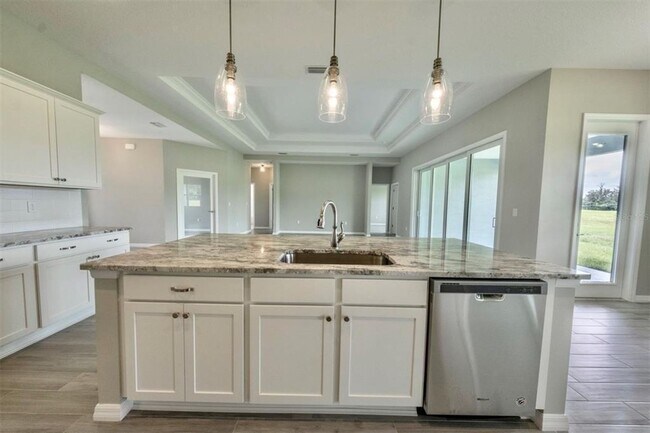 Building Photo - Executive 4/3 Rental