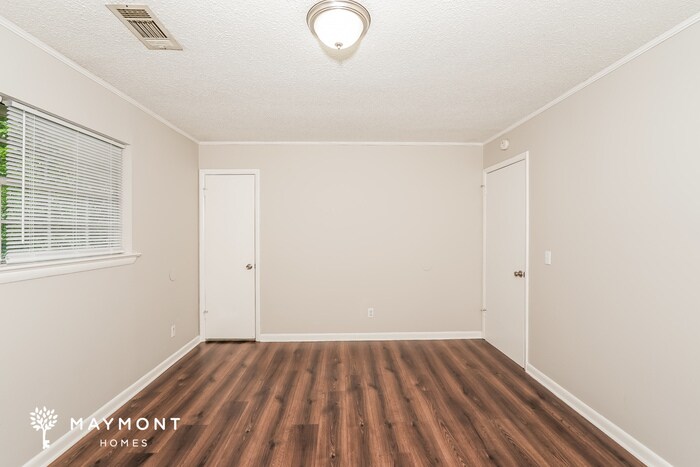 Building Photo - 1013 Sandy Brook Cir