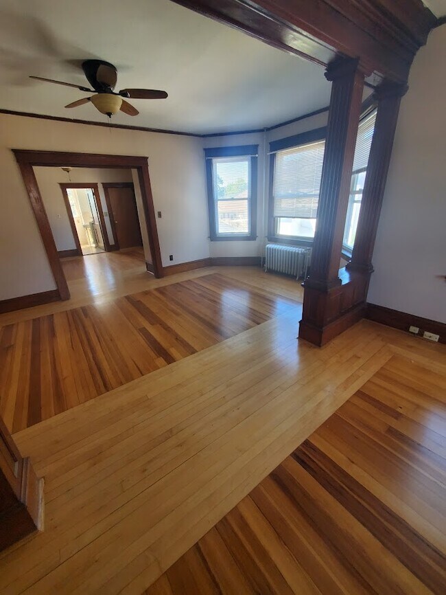 Building Photo - 27 Bond St