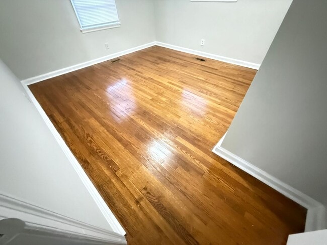 Building Photo - 2825 Amherst Rd