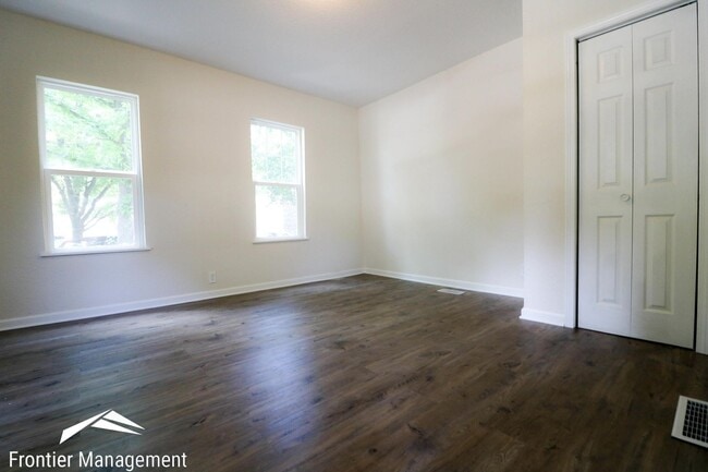 Building Photo - Recently Remodeled 3 Bedroom Farm Style Home!
