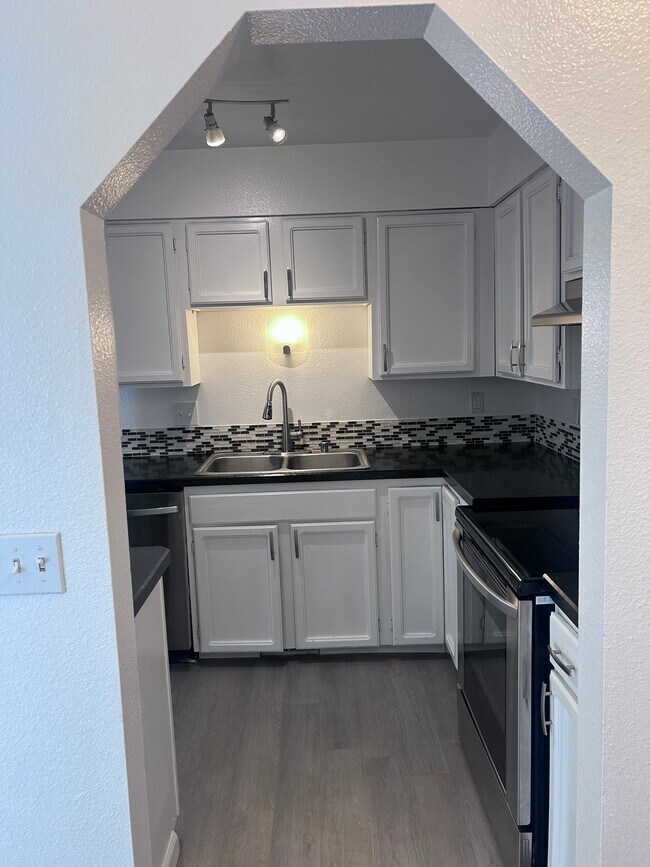 Building Photo - 2940 Sunspot Cir