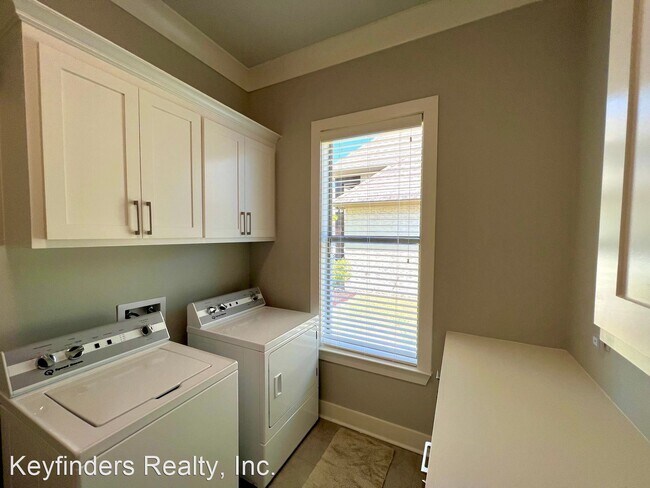 Building Photo - 3 br, 2 bath House - 12108 Rotterdam Avenue