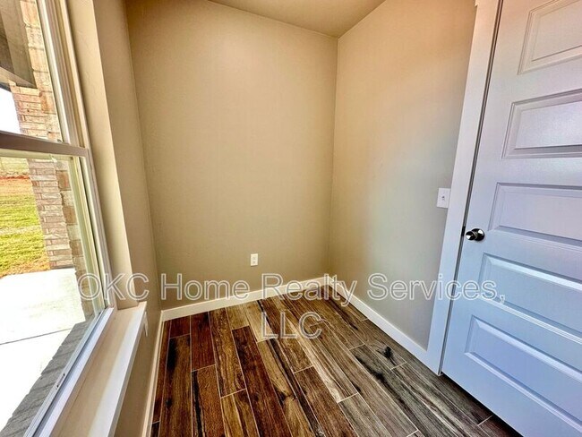 Building Photo - 2184 Hilltop Ln