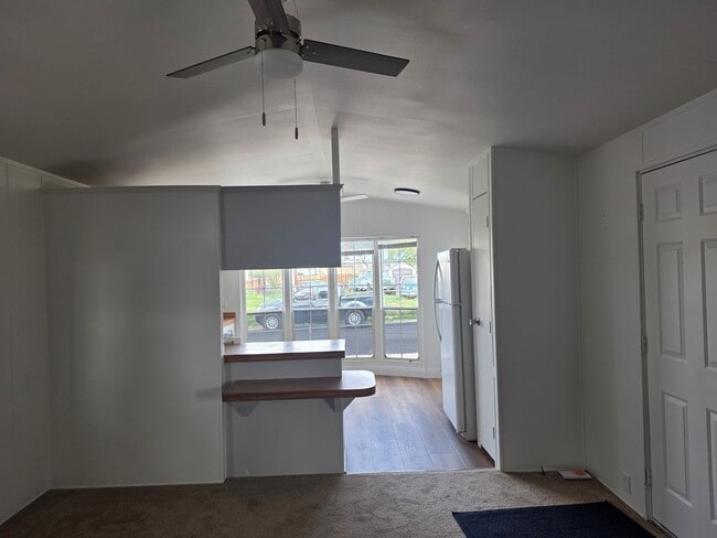 Building Photo - Newly refurbished 2 bedroom 1 Bath fully fenced manufactured home in Central Bullhead City.