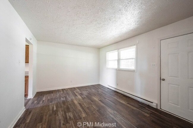 Building Photo - Charming 2-Bedroom Retreat at 570 W U.S. 52, Fountaintown – Cozy Comfort Awaits in 844 Sq Ft!