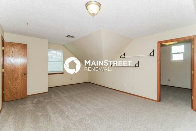 Building Photo - 3 Bedroom Pet-Friendly Home in MOORE, OK with Main Street Renewal