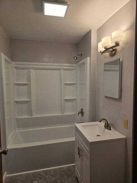 Fully Remodeled Bath - 519 Reed St
