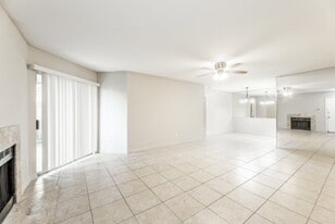 Building Photo - 9797 Leawood Blvd