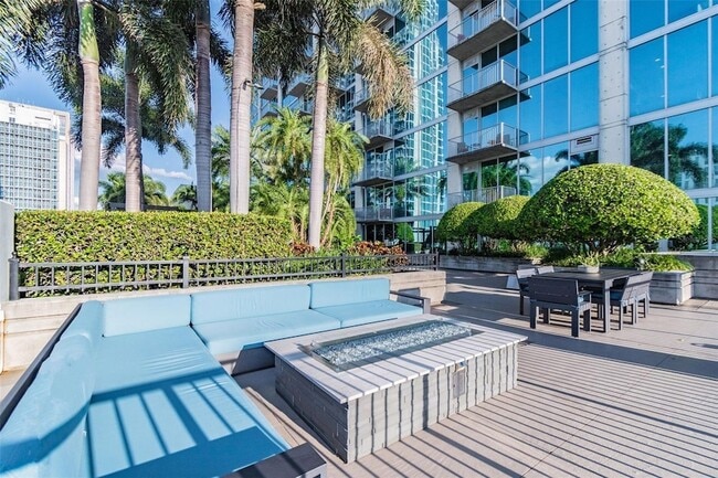 Building Photo - 777 N Ashley Dr